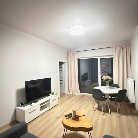 Komfortowy Podolany 3 Sypialnie & 2 Miejsca Parkingowe Apartmán *