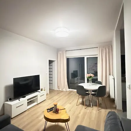 Apartmán Komfortowy Podolany 3 Sypialnie & 2 Miejsca Parkingowe