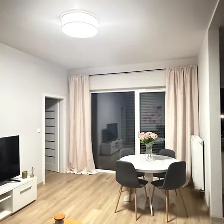 Komfortowy Podolany 3 Sypialnie & 2 Miejsca Parkingowe Apartmán *