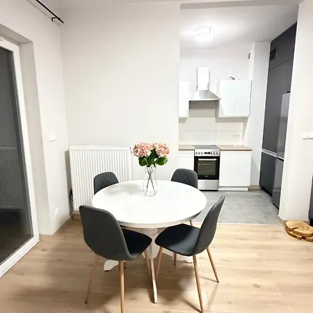 Komfortowy Self Check-in 3 Sypialnie & 2 Miejsca Parkingowe * 포즈난