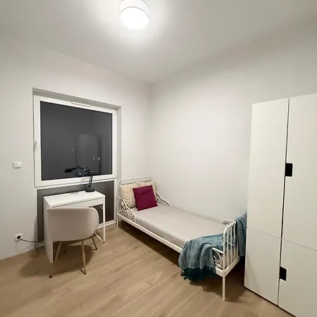 Apartmán Komfortowy Podolany 3 Sypialnie & 2 Miejsca Parkingowe *