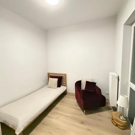 Apartmán Komfortowy Podolany 3 Sypialnie & 2 Miejsca Parkingowe *
