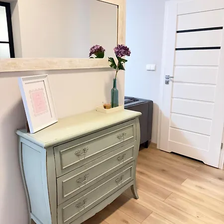 Apartmán Komfortowy Podolany 3 Sypialnie & 2 Miejsca Parkingowe *