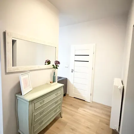 Komfortowy Podolany 3 Sypialnie & 2 Miejsca Parkingowe Poznaň