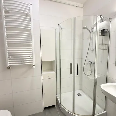 Komfortowy Podolany 3 Sypialnie & 2 Miejsca Parkingowe *