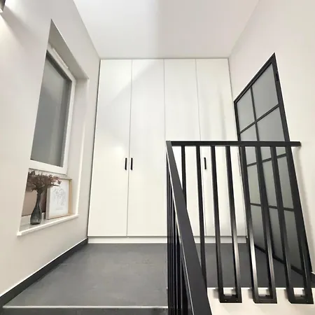 Komfortowy Podolany 3 Sypialnie & 2 Miejsca Parkingowe *