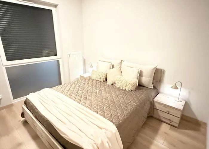 Komfortowy Podolany 3 Sypialnie & 2 Miejsca Parkingowe Apartamento *