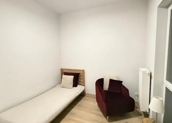 Apartamento Komfortowy Podolany 3 Sypialnie & 2 Miejsca Parkingowe *
