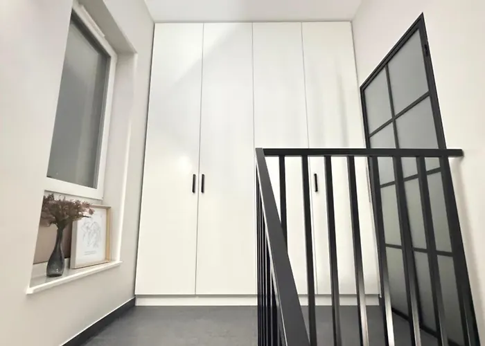 Komfortowy Podolany 3 Sypialnie & 2 Miejsca Parkingowe *